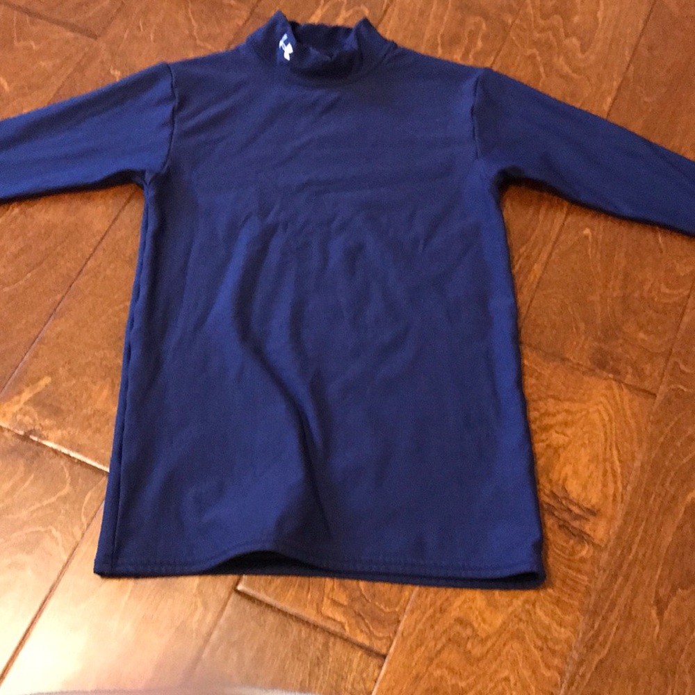 Boys small turtle neck.